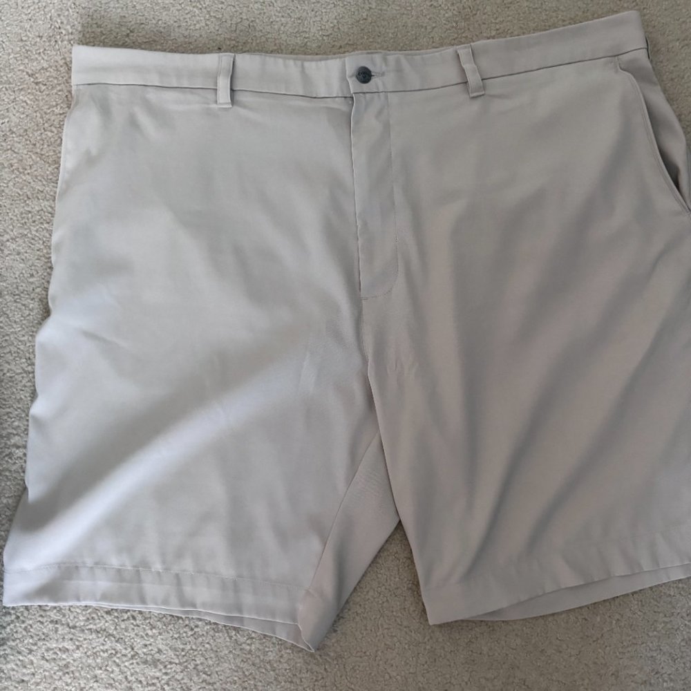 Mens Callaway Golf Shorts Stone Khaki size 46 waist